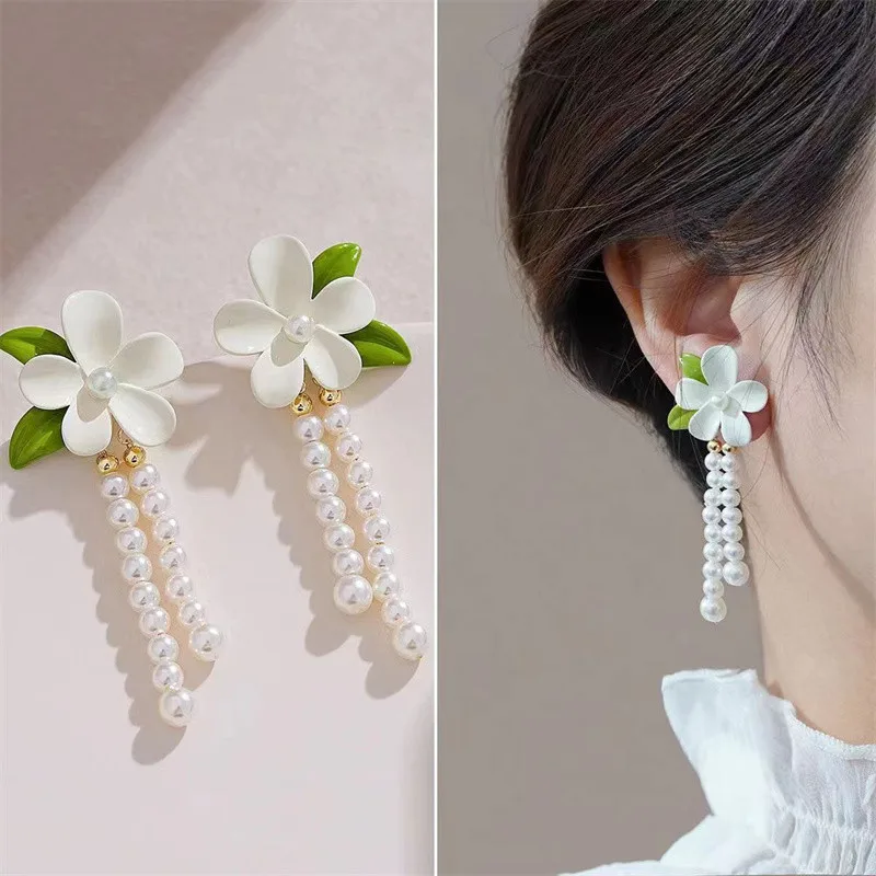 2023 Новые Корейские Висячие серьги с цветком Гардении для женщин, Модные Элегантные Серьги с белым Цветком и зеленым Листом, ювелирные подарки